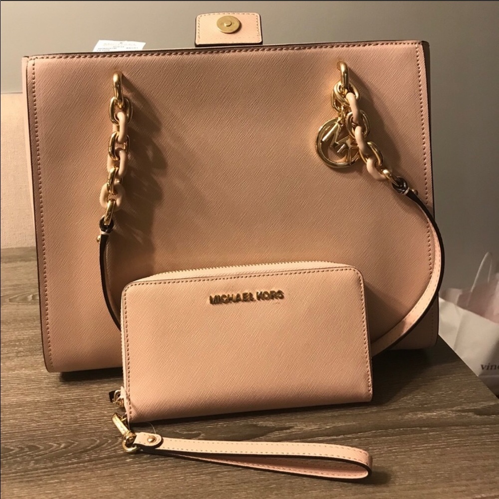 Michael Kors Sofia Large Saffiano Leather Tote - Picture 6 of 6